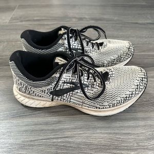 Brooks reveal 3 size 9 running shoe